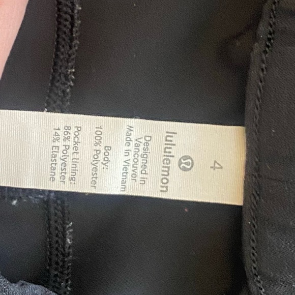 Lululemon On the Fly Mid-Rise Black Shorts Size 4 Drawstring - Picture 6 of 6